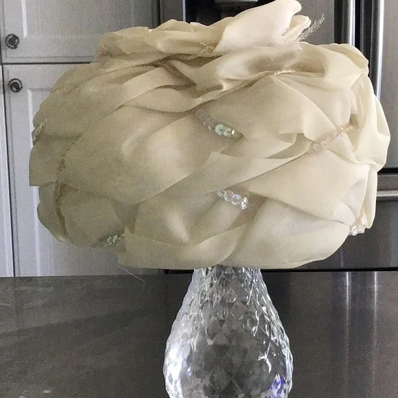 Vintage, UNION made, lace and sequin, fancy 50’s “pill box” style, dress hat. - Picture 3 of 5